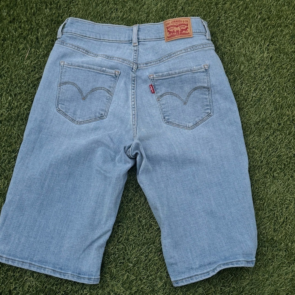 Levi’s Classic Bermuda Shorts - Picture 5 of 10